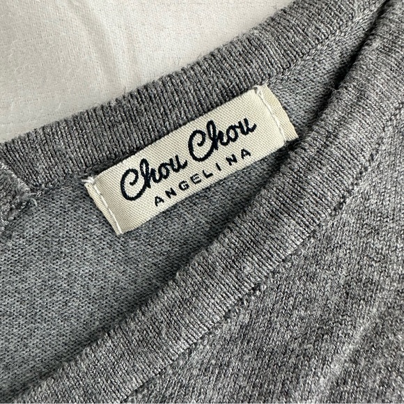 Cropped V-Neck Grey Knit Shirt Size Medium - Picture 2 of 2